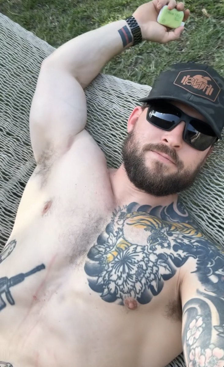 AnotherHomoCon's tweet photo. Sunday fun day, GM!

Take some time to relax. It helps the mind, body, and soul. 

Now, say GM back, or you won’t get any relaxation in today. https://t.co/oxcs2ntvRt
