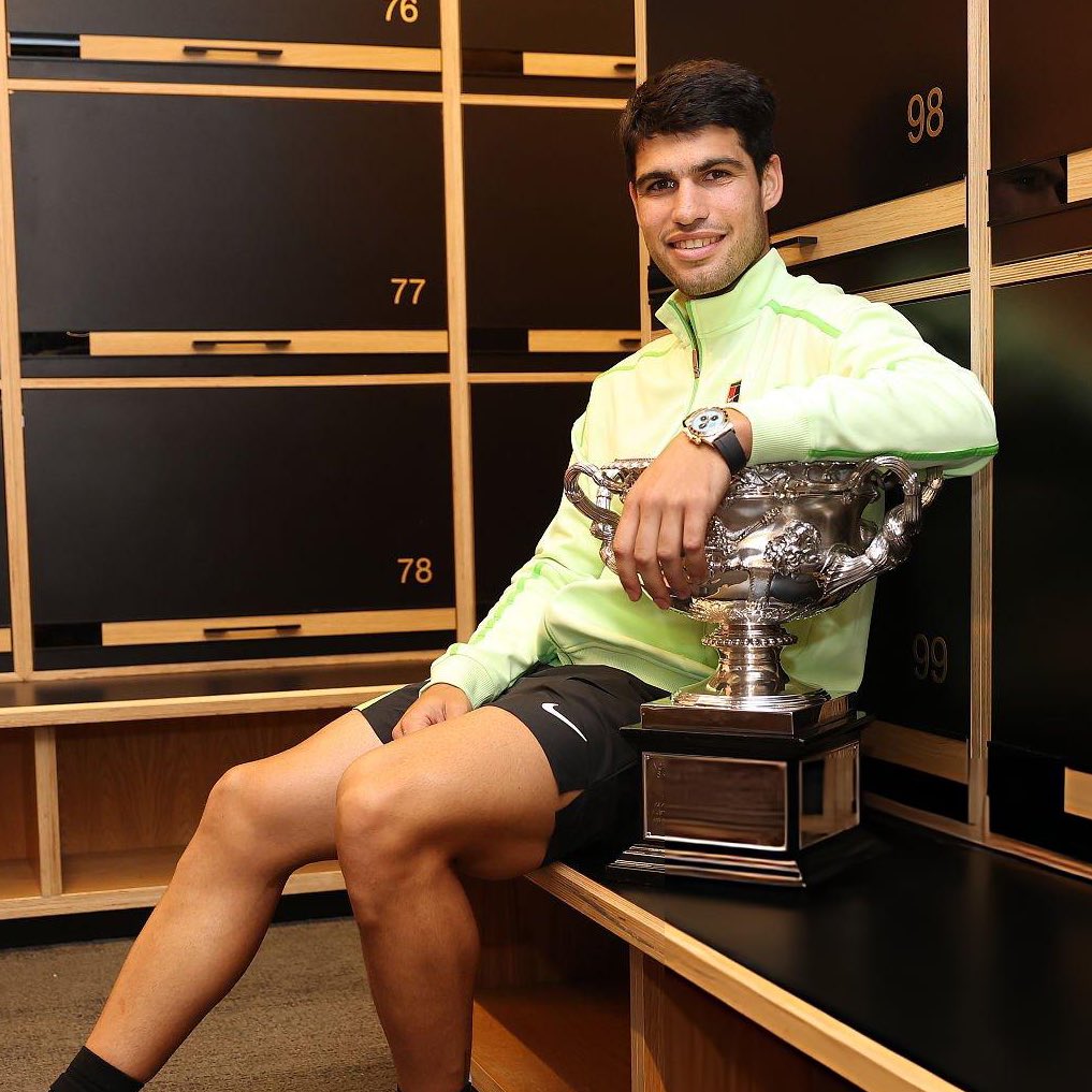 lovecaraz's tweet photo. the AO trophy looks good on you 😍 https://t.co/5OXIy64RQD