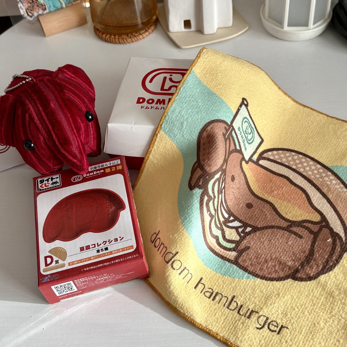 ドムドムハンバーガーのタイトーくじ、近所のファミマでやっていたので