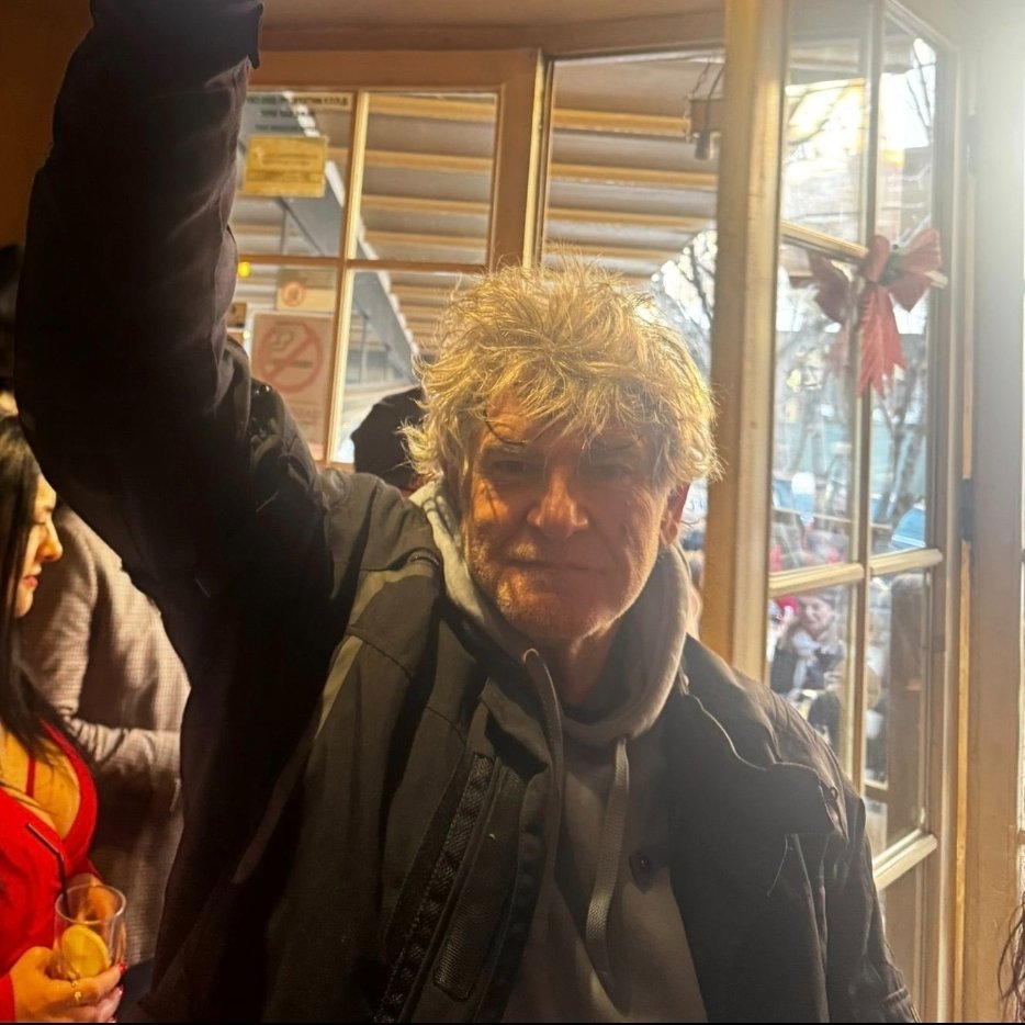 Retka slika od Jeffrey Epstein na zabava vo Mavrovo