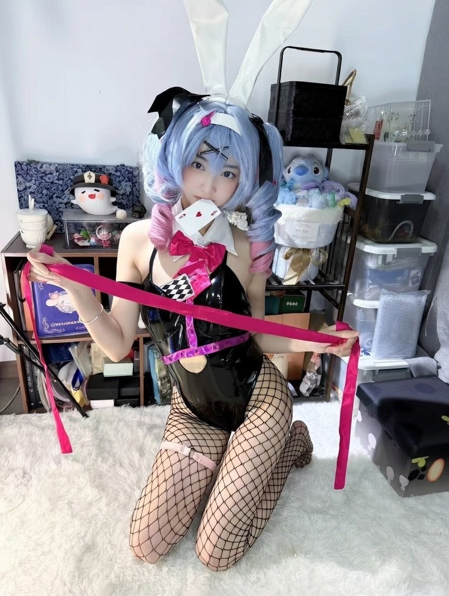LinZu37897's tweet photo. 一不小心就掉进兔子洞喽~
#初音未来 #兔子洞 #cosplay #cos
#兔女郎 https://t.co/DADRSNXvOh