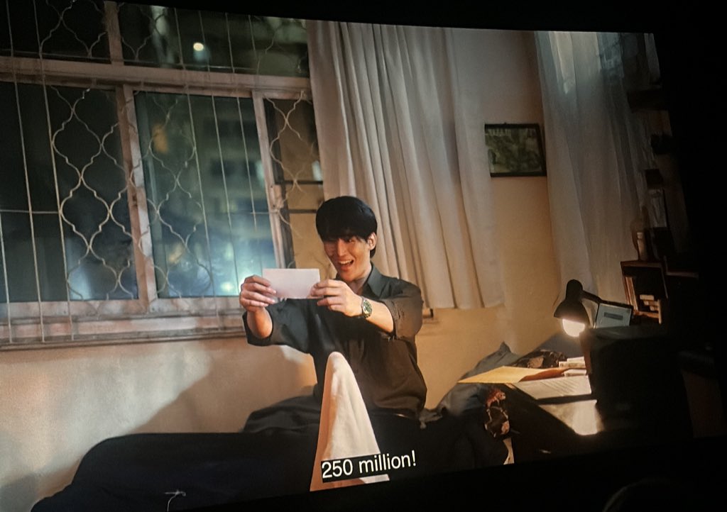 noctillunar's tweet photo. พี่ยูมาวันเดียวได้ไปแล้ว 250 ล้าน พี่ทิมอยู่มาเป็นปีไม่ได้สักล้าน แต่ได้น้องไป๋ฉ่ำ ผมว่าพี่ทิมโฟกัสผิดจุดปะ 😳🫣🫣
 #MyRomanceScammerEP1 https://t.co/q8tXFw2KOe