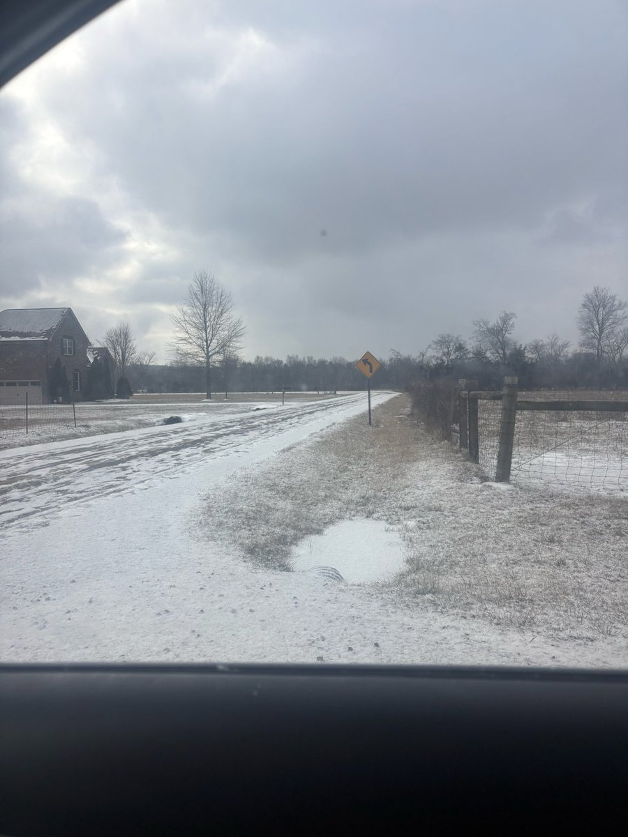 kattreed1's tweet photo. @bobby_boyd1946 This is my yard and road again in Rutherford county! https://t.co/1gYwBidCWJ