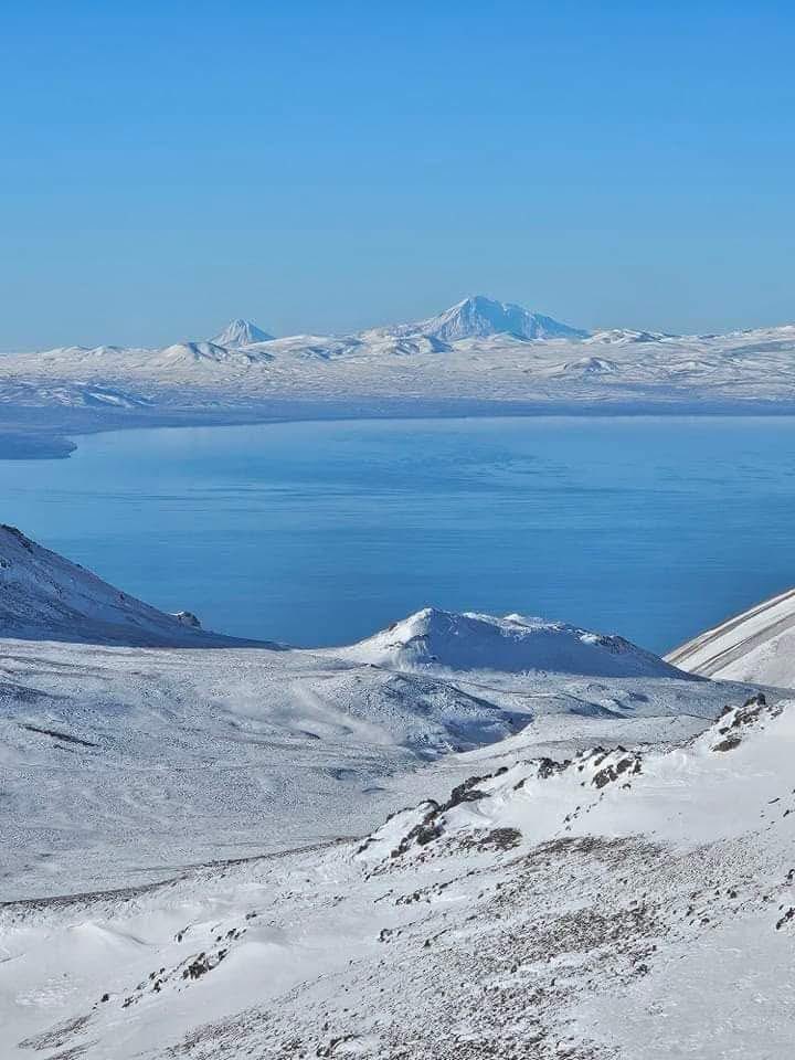 SyuzAvet's tweet image. Lake #Sevan and #Ararat from #Vardenis mountain range