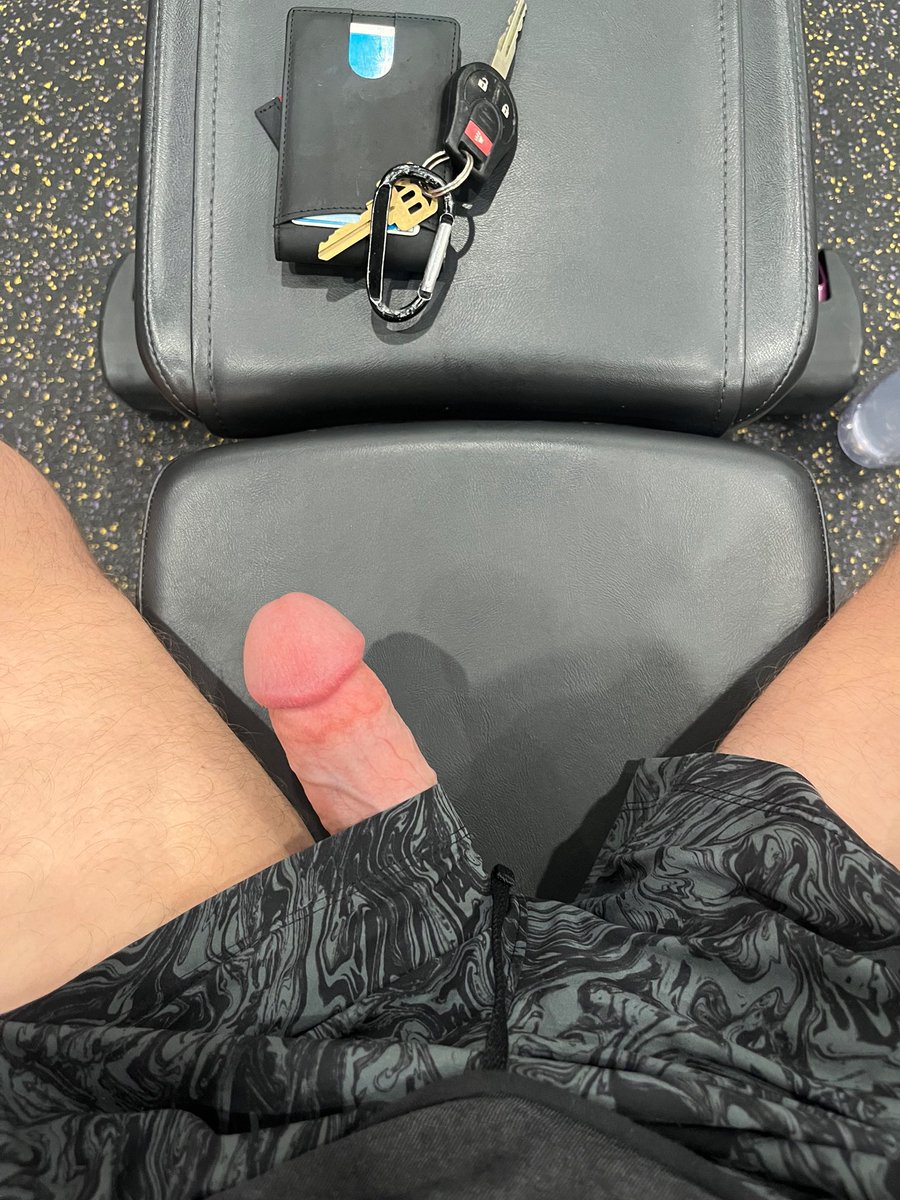 _jacematthew's tweet photo. Found me at the gym. What’s your next move? #gay #public #fitness #freeball #freeballing #kink https://t.co/NDzS0ihsC9