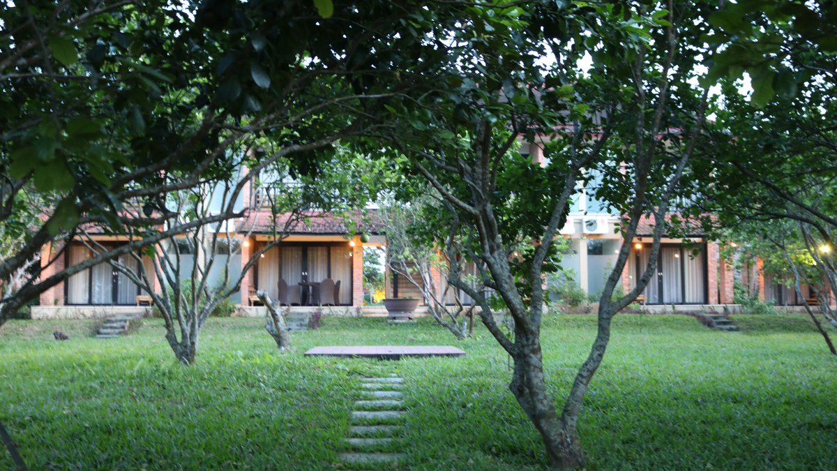 HueRiverside's tweet image. Waking up to this greenery. 🌿☕️
Your private garden sanctuary is just a step away from your room. Relax, breathe, and enjoy the peace at Hue Riverside Resort."
#GardenView #NatureRetreat #HueRiverside #Staycation