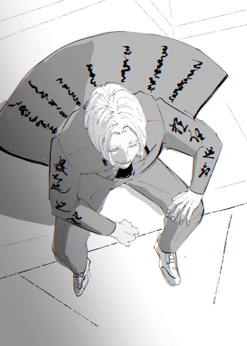 izn お尻で踏んじゃうと丈が長い服は心地が悪いというのもあって座る時は後ろに広げてるのかもしれないけど、孔雀みたいですよね。 