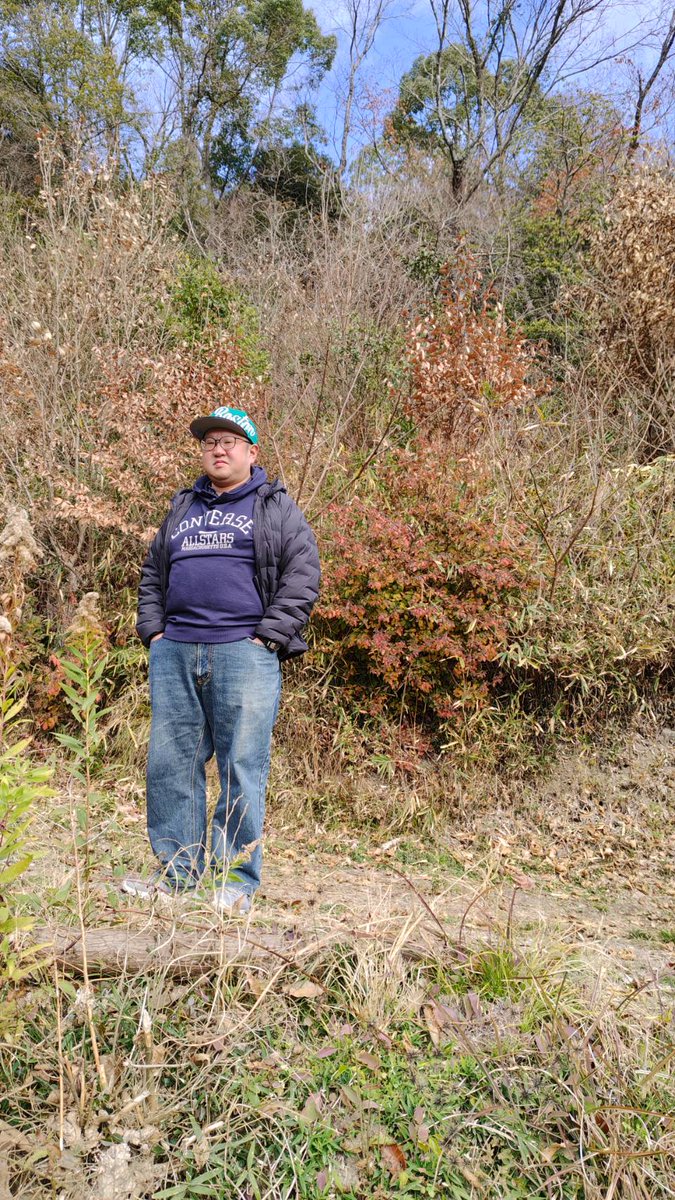 fdf12c98a0c046d's tweet image. 友達が、ガンで先月亡くなりました。
友達が一生懸命やっていた農園を引き継いでふるやのバカ達でやっていく事になりました！
うちでたまーに採れた果物とか販売するので気が向いたら買ってください。
写真の人は生きてます。
出来るだけ長生きしよーね