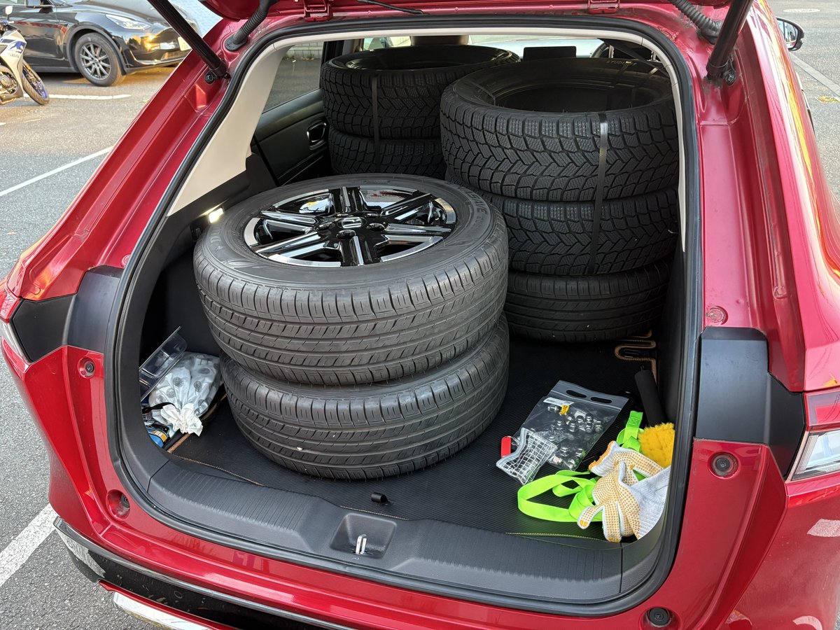 そこが垂直ならタイヤもう1本積めたなと思ったことはある