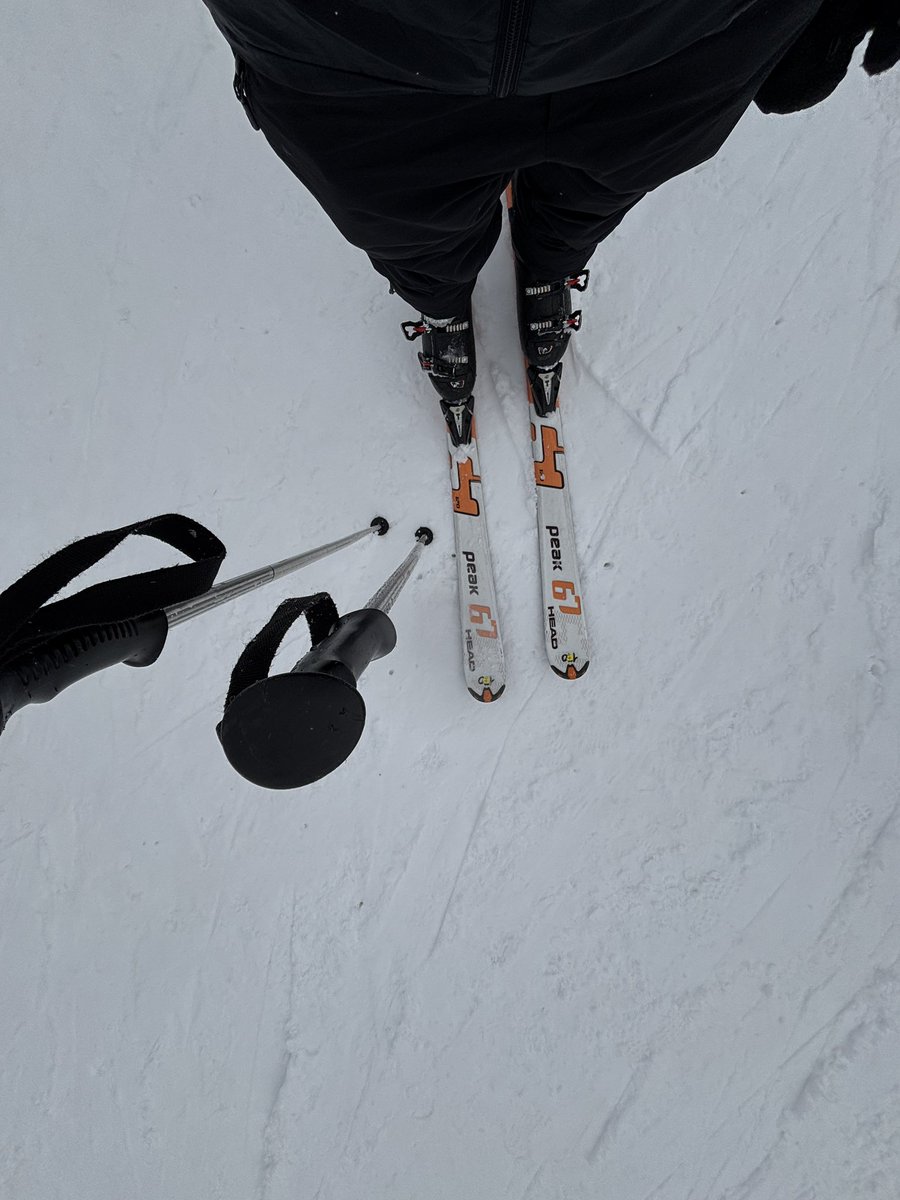 regierocket69's tweet photo. Everyone now and again the universe and the lord come together and give you a sign. Peep the number on the skis https://t.co/xfwVbQNHZY