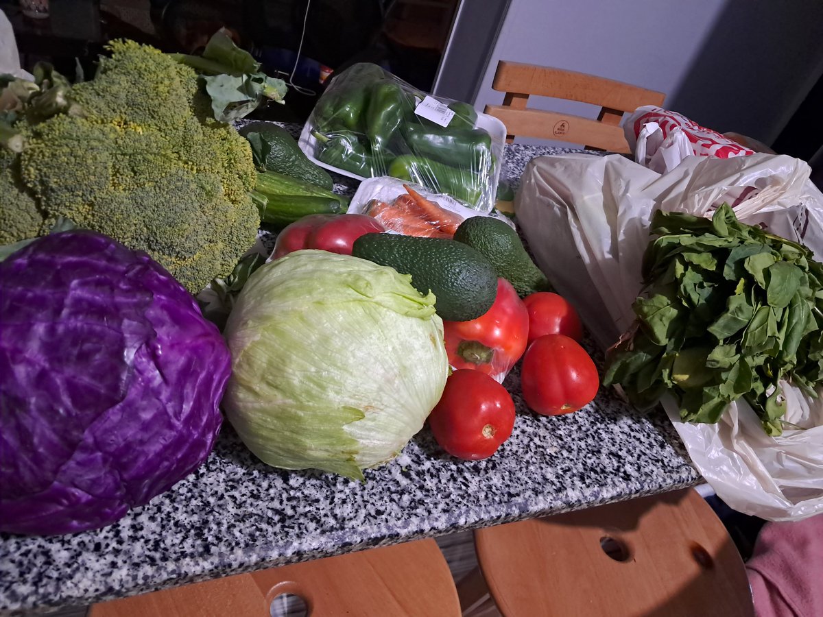 emvs_theworld's tweet photo. Locked in and made 2 weeks worth of salads https://t.co/Amfv64NSFE