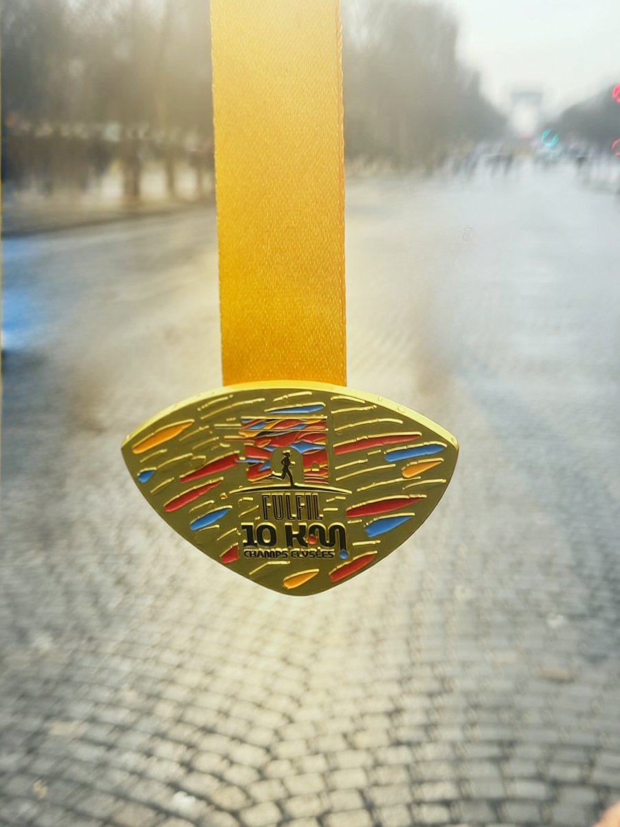 patriciaahanda's tweet photo. 🏅Finisher du 10km des Champs-Élysées sous la pluie 🏃🏽♀️🌧️ - 1ère course de l’année à #Paris sur la plus belle avenue du monde. Merci aux bénévoles et organisateurs pour cette belle édition🤍✨ #CourseaPied #RunParis #Runneuse #Running #runningcommunity #10kmdesChampsElysees https://t.co/01h2gGfmQt
