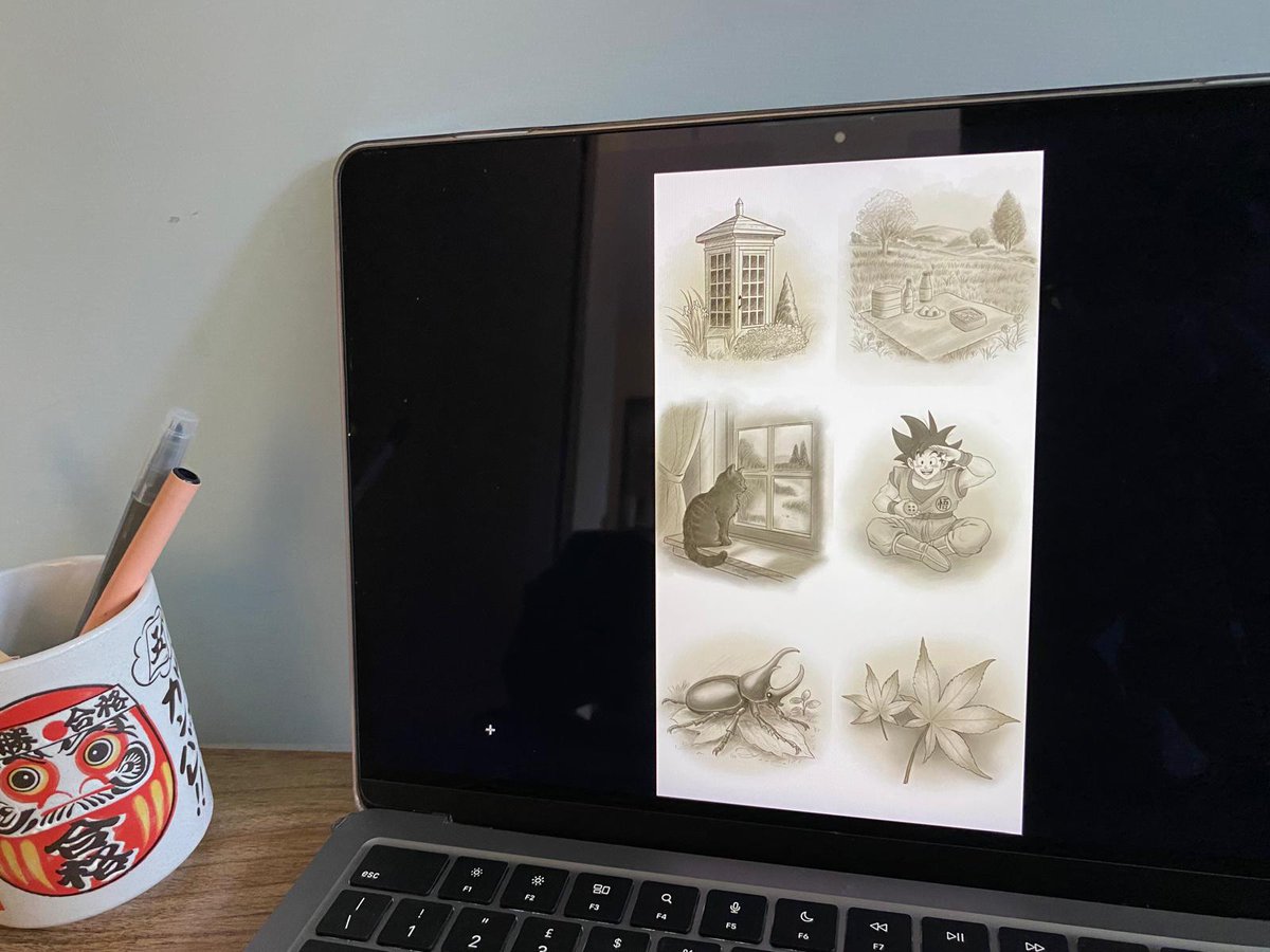 IoSonoSpiderMan's tweet photo. Ciao ragazzi, oggi vi mostro un po' del mio libro work in progress!
Di cosa si tratta?
È una raccolta di 50 letture in giapponese che affrontano temi diversi (da "le cose che odiano i gatti" a "la foresta dei suicidi", "Dragon Ball", "l'estate giapponese", ecc).
Per ogni lettura c'è un glossario giapponese-italiano, perché il primo obiettivo del libro è quello di far assimilare un po' di parole di uso quotidiano al lettore. 
A seguire c'è la spiegazione di alcune strutture grammaticali usate nei testi che ho scritto, perciò diventa un volume utile anche per chi volesse approfondire la grammatica.
Sono presenti tantissimi esempi per capire meglio come funziona il giapponese!
Ad arricchire il tutto, le splendide illustrazioni di @Leohands_ , che rendono il libro anche un pezzo da collezione.
Mettendo un like, commentando o retwittando mi fareste un favore gigantesco, perché mi aiutereste a dare visibilità al mio lavoro (e vi assicuro che c'è proprio tanto lavoro in queste pagine).
Stay tuned per i prossimi aggiornamenti 🖤