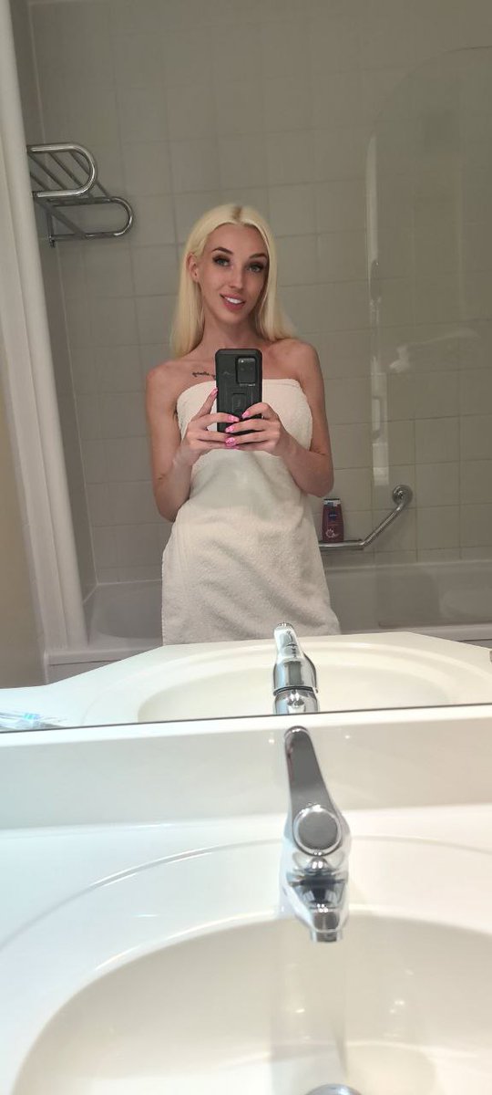 CremeDeLaCreme tweet media