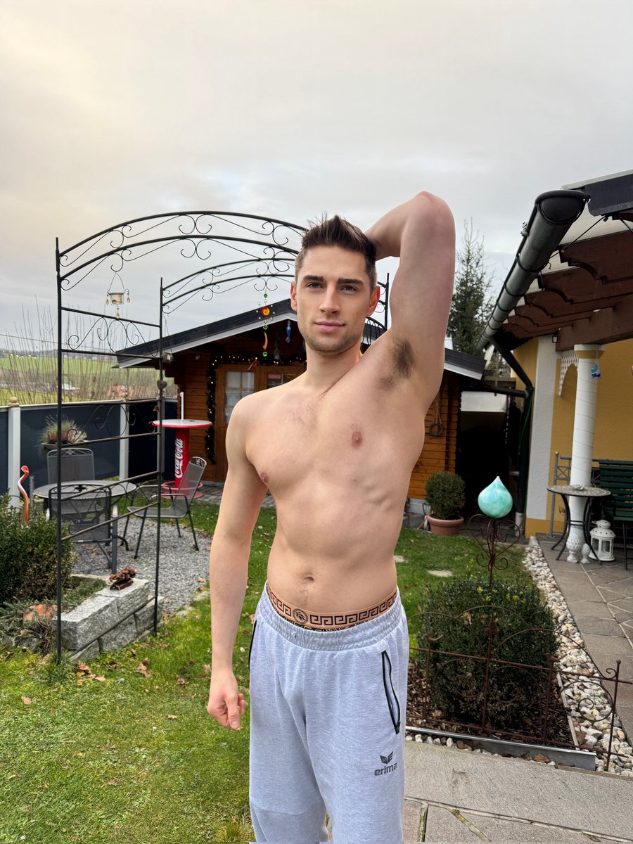 rawsideview's tweet image. Eyes tired, heart awake.