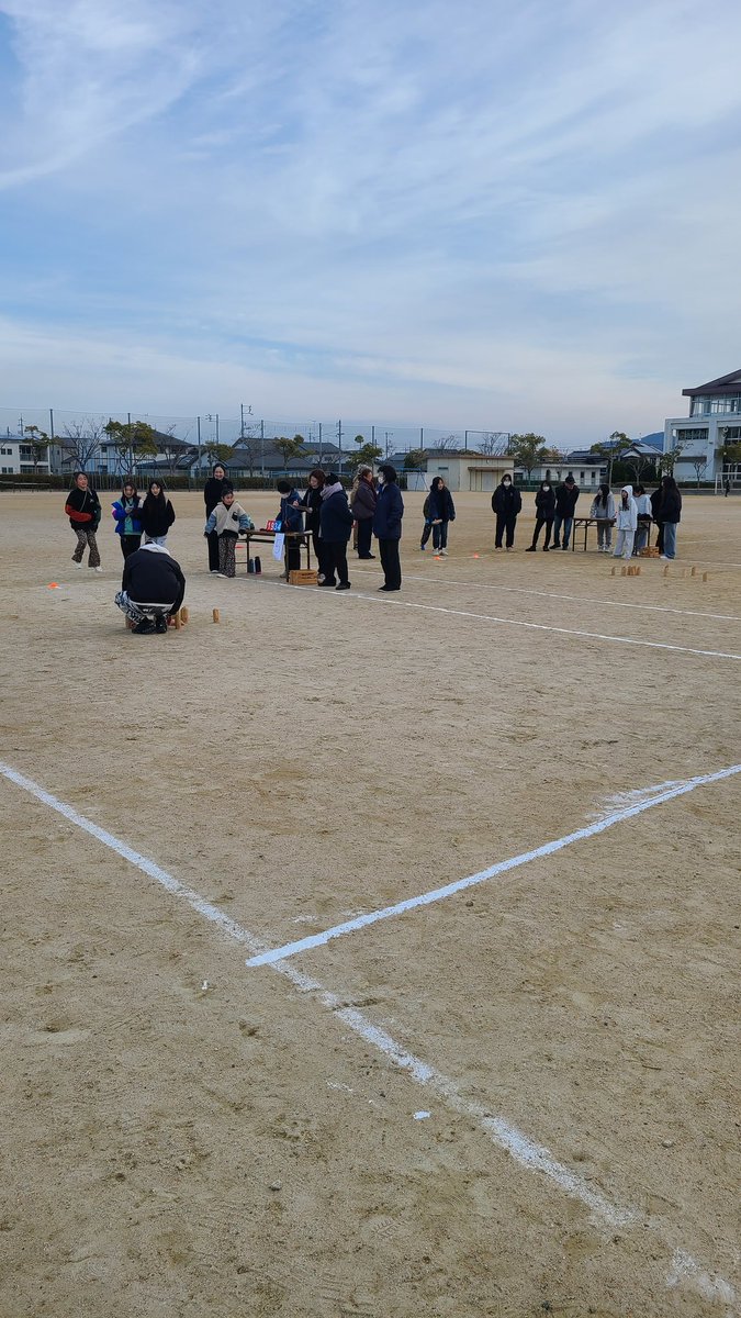 昨日は #宇部市 の小学校に、地区の #子供会 や自治会の方々参加の #モルック   大会をお手伝いさせていただきました。
初めての方が多かったですが、皆さん楽しんでいました。
天気もよく、参加も18チームと大盛況でした。
ここからモルック人口も増えていくと良いですね！