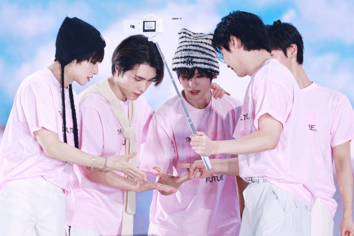 - 260201

🐱🐶🦄🐑→🖐🏻
🐻 →✌🏻
#WayV  #威神V