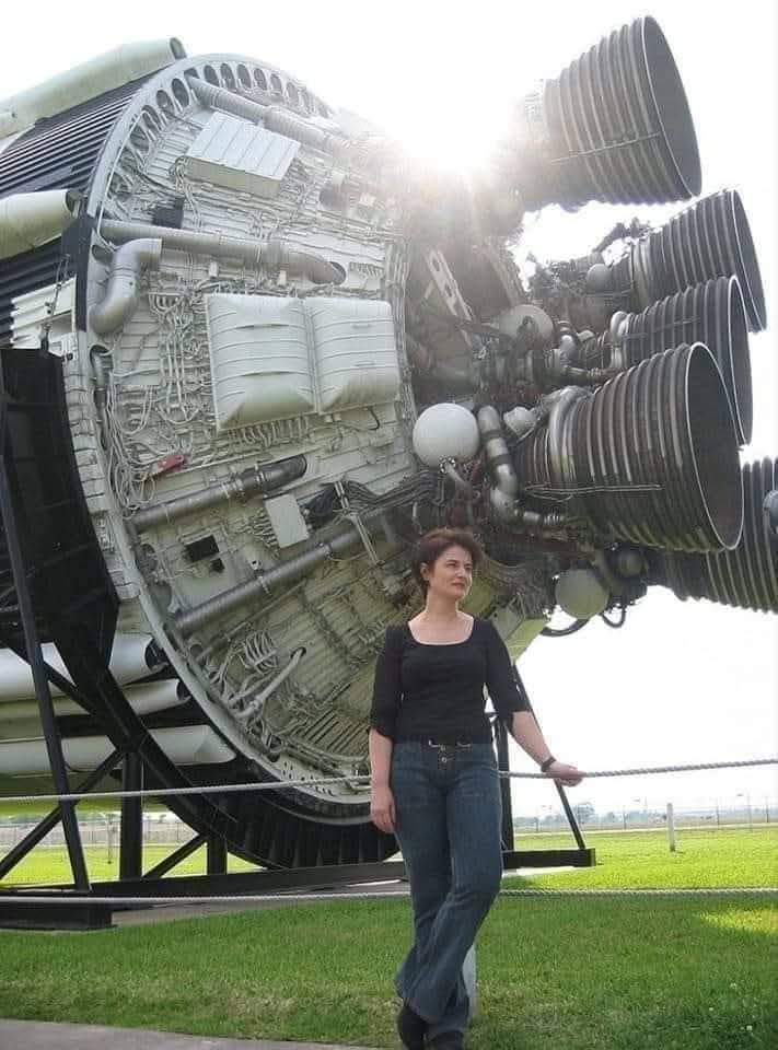 İŞTE BİZDEN BU YÜZDEN Bİ HALT OLMAZ . . .

NEVA ÇİFTÇİOĞLU

Finlandiya'da Doktora yaparken tanışmıştım kendisiyle; Neva Çiftçioğlu. Finlandiya’da "Doçent" ünvanını alan ilk yabancı. Kendisi kireçlenmenin sebebi olan ve nanobakteri adı verilen mikrobu bulmuş. Bu buluşu nedeniyle