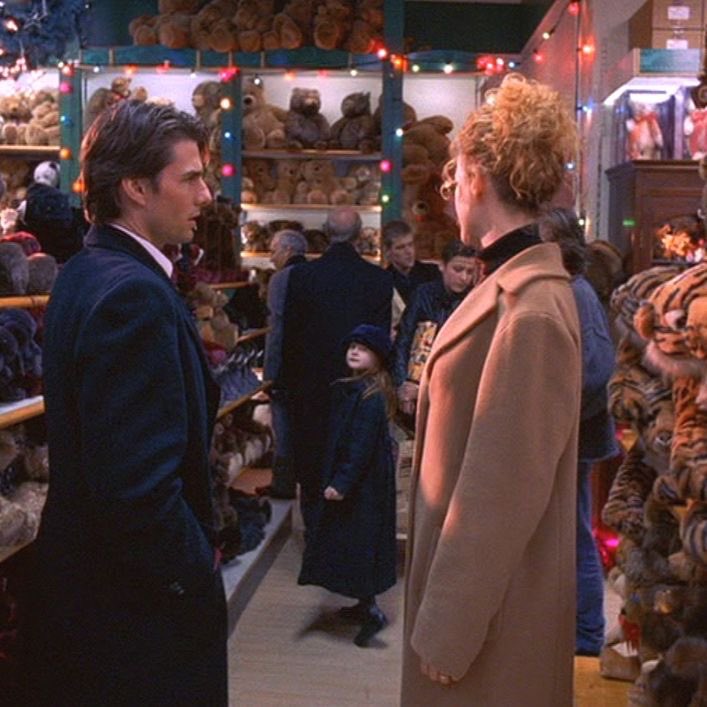 Eyes Wide Shut’ın kendi kurgusunu bitiren Kubrick, filmi WB’ye teslim etmeye gidiyor. Kıyamet orda kopuyor. “Bu filme dokunmanıza izin vermem, filmimi kesemezsiniz” diye çığlık atarcasına bağırıyor ve o gün orada bulunan herkes buna şahit oluyor. O günden 4 gün sonra da ölüyor.