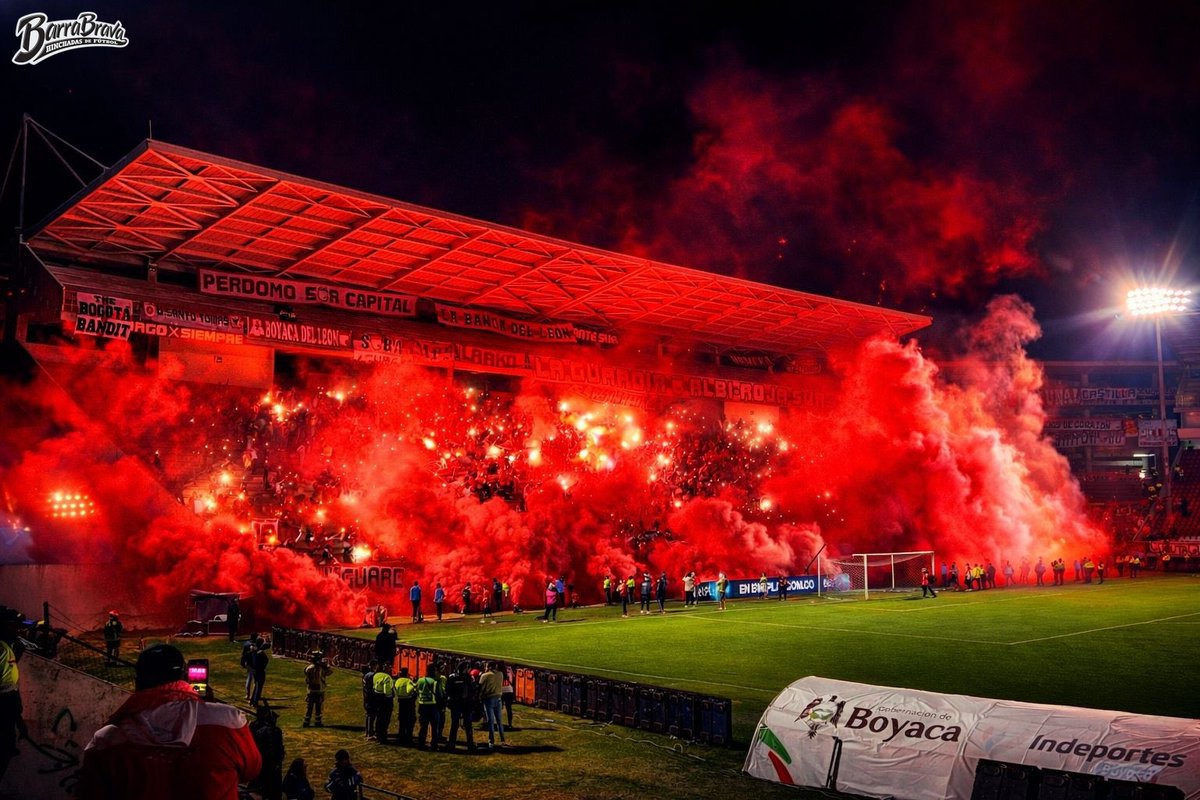 barrabrava_net's tweet image. Terrible fiesta de La Guardia Albi Roja Sur - Independiente Santa Fe ayer copando Tunja vs Boyacá Chicó