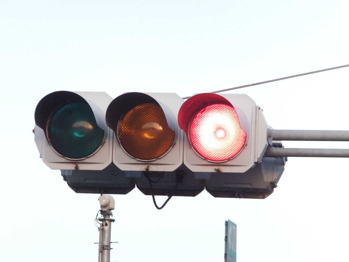 昨日の撮り信 愛媛県大洲市オズメッセ前の交差点にある、日本信号製