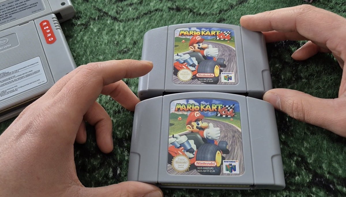 JoachimHesse's tweet photo. Hier seht ihr anhand ein paar Beispielen für #N64, #SNES und #GBA, weshalb selbst Experten in schwachen Momenten auf #Fälschungen hereinfallen: https://t.co/vxTjkk5PYn Es ist schlicht schändliche Geldmacherei, #Repros für €2-3 im Ausland zu bestellen und teuer zu verkaufen. https://t.co/aNJbFoPXAv