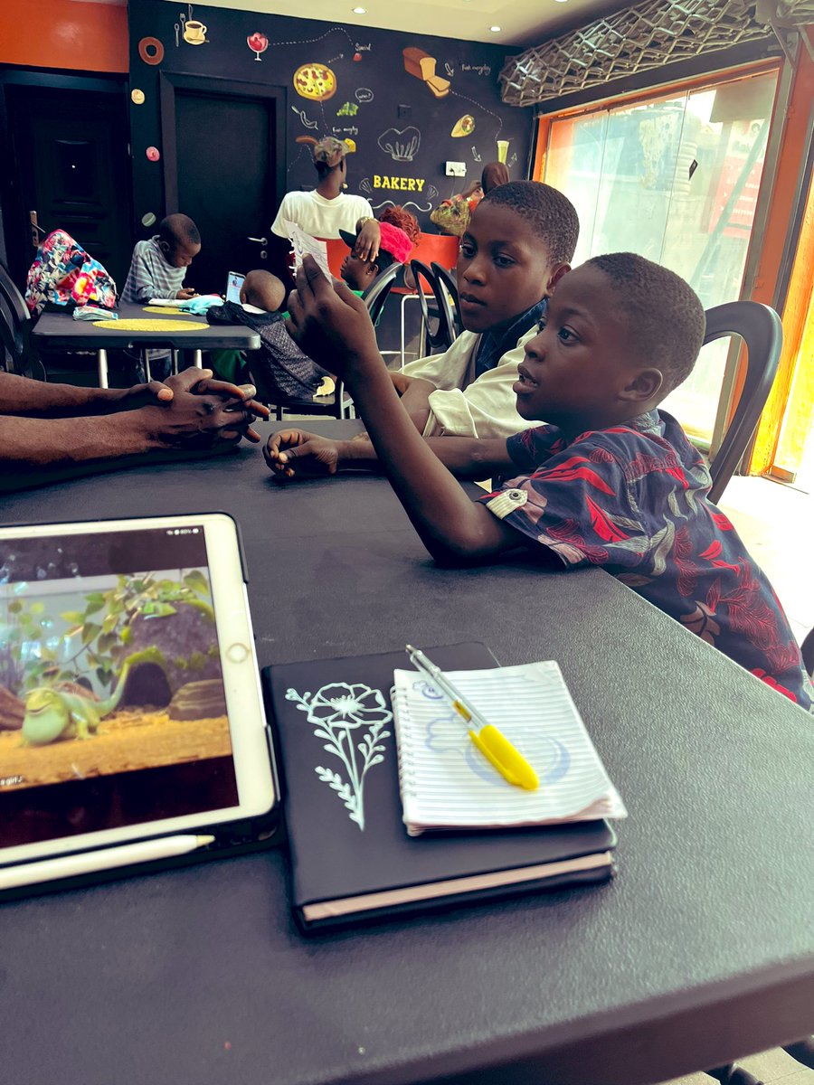 GrilloMark5's tweet photo. Hey, Grillo from lagos state, 🇳🇬this is my art. “Putting smiles on people’s faces” https://t.co/uhH5Ly6Tws