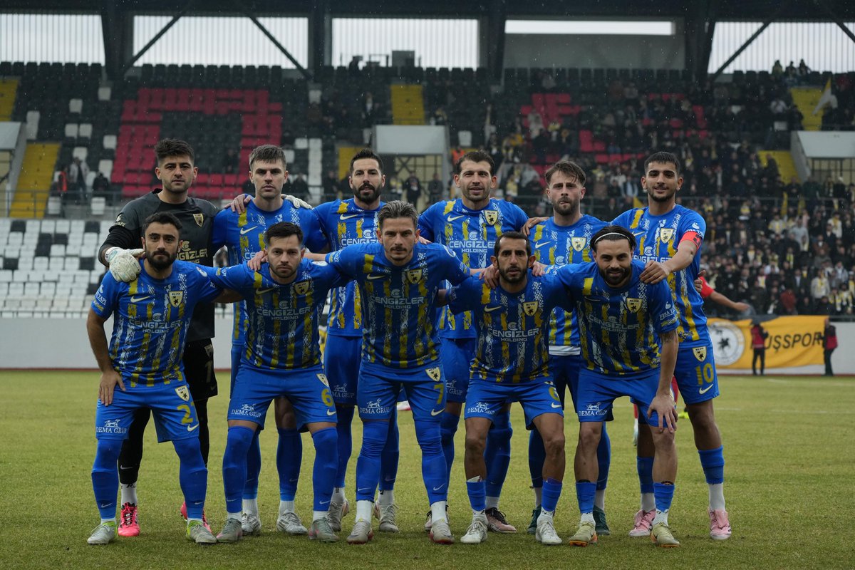 Tebrikler Muşspor'umuz 💛🤍💪 

TFF 2. Lig Kırmızı Grupta, deplasmanda karşılaştığı Somaspor'u 2-1 mağlup eden Muşspor'umuzu, futbolcularımızı, teknik heyeti ve yönetimi tebrik ediyor, takımıza bundan sonraki maçlarında başarılar diliyoruz.#Muş #Muşspor 

📍 Nazım Yavuz Stadyumu