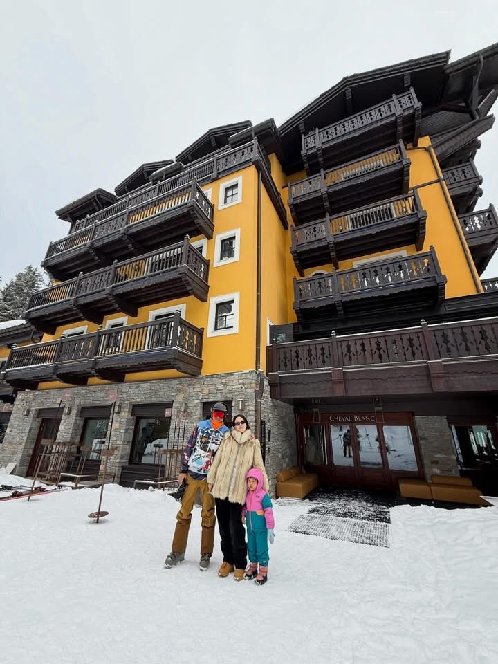 nateegetsunova's tweet image. courchevel1850. 🐴📺🛗🏡🛷🚠🐧🌲🛝🚡🍽️🎿⛷️🐌🏊🏼‍♀️ #LL🍙 #courchevel