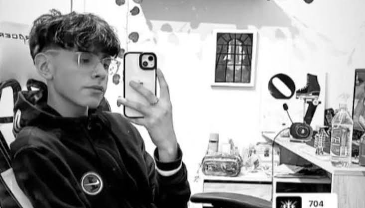 turyf264's tweet image. Ezequiel Altamirano 16 años
Asesinado por 11 menores de edad entre ellos 1 menor de 14 años que lo mato con 12 golpes con manopla causándole fractura de cráneo 
Al no ser imputable sigue en libertad sin consecuencias 
#bajaimputabilidad #codigopenal #Congreso