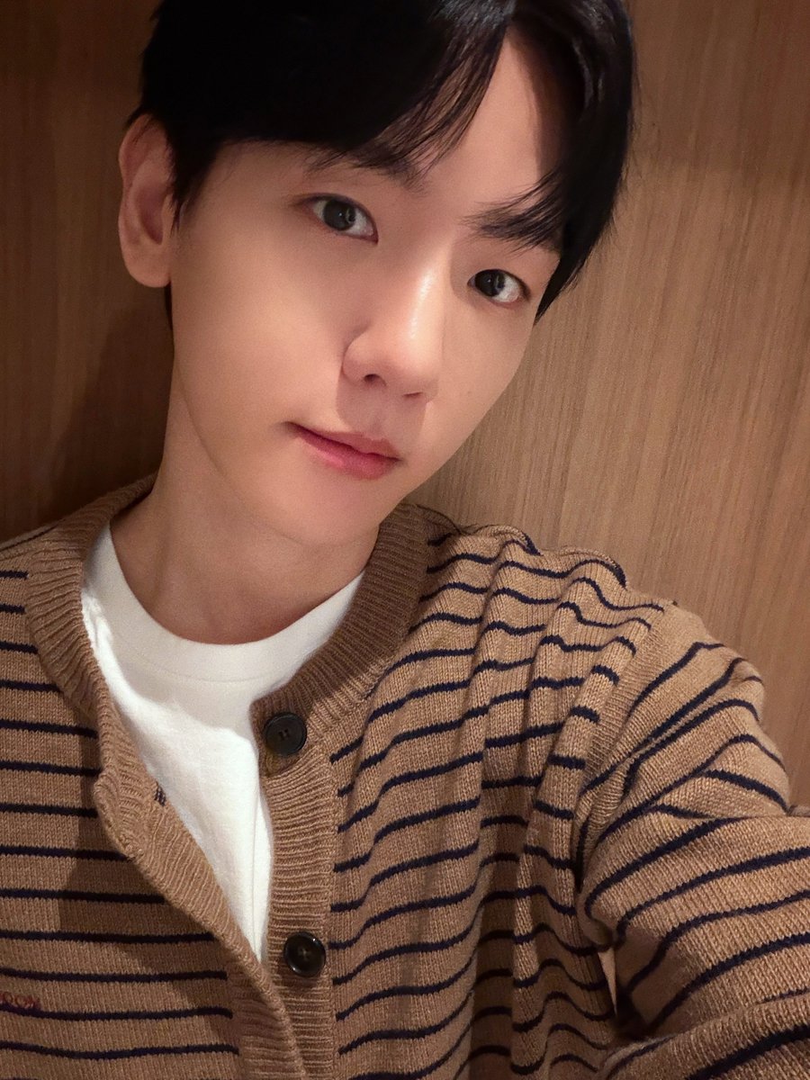 BAEKHYUN_INB100's tweet image. 2026.02.01 POPMERCH
Guangzhou Fan Sign Event ✍️

'Essence of Reverie' 마지막 만남까지 함께해 준 에리들 고마워요! 🥺🫧 그동안 쌓은 추억 잊지말고 잘 간직해 주세요💓💭

#백현 #BAEKHYUN #EssenceofReverie #Elevator