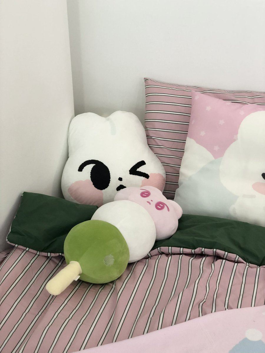 오랜만에 맞이하는 도영주말 너무 좋앗지요 👉🏻👈🏻
또 이렇게 한번의 생일을 보내며 도영이 펼쳐나가는 하나의 챕터에 있어서 같이 함께 걸어나가는 독자가 될 수 있어서 참으로 행복하답니다 🫰🏻여전히 애틋하고 많이 아랑해요 넘버원 가수 도영님 🪽