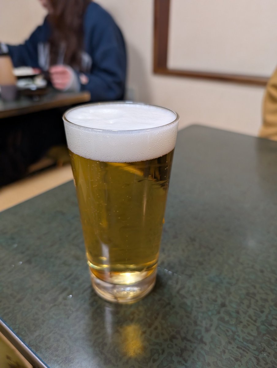 近所のお店で晩ごはん。刺身も天ぷらも盛りが良い。そしてぷりぷり新鮮。ああ、まだ終わってくれるな日曜日よ。