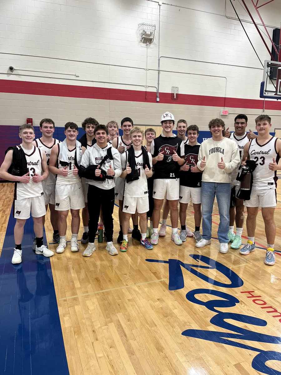 OakKeegan's tweet photo. Fun W on Friday Vs W-M. Great defensive effort holding a solid team to 45 pts, &amp; we made some timely runs. None more timely than @EvenskiKyson26 &amp; his 13 straight points before heading into halftime. Needed it, &amp; he stepped up on the defensive end all night too. On to the next! https://t.co/bzQJUmESSQ