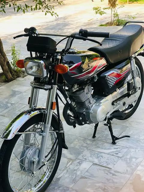 BeyrBaloch's tweet photo. @nadirbaluchs Honda 125 2024 model is now costlier than the new models 2025, 2026 in Balochistan. What is the reason? https://t.co/PTRoadykWB