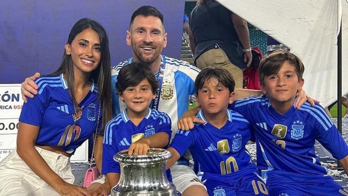 MessiXtraHQ's tweet image. 🚨 Lionel Messi’s Dating History:

2003 — Antonela Roccuzzo (15yo)
2004 — Antonela Roccuzzo (16yo)
2005 — Antonela Roccuzzo (17yo)
2006 — Antonela Roccuzzo (18yo)
2007 — Antonela Roccuzzo (19yo)
2008 — Antonela Roccuzzo (20yo)
2009 — Antonela Roccuzzo (21yo)
2010 — Antonela…