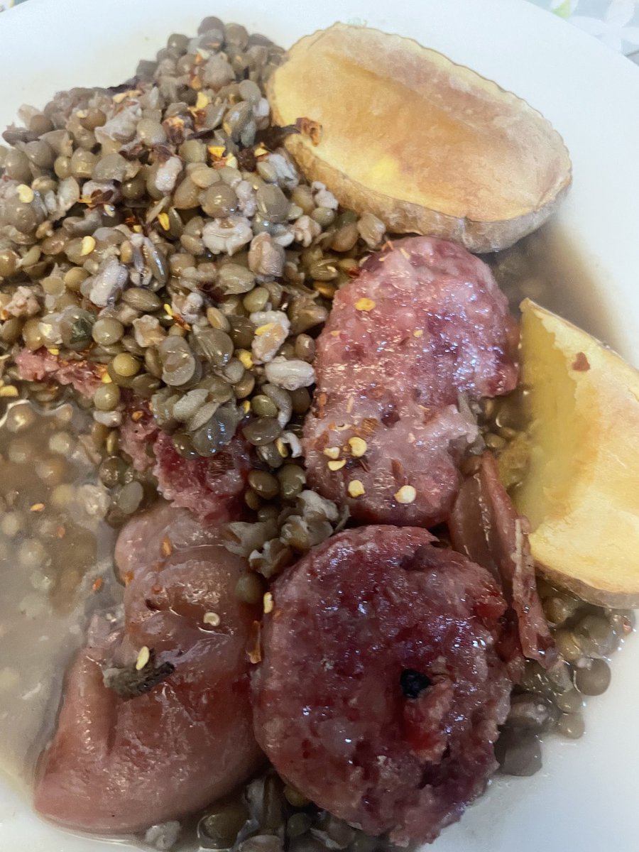 stefanomanicar2's tweet image. #zampone #lenticchie #patate , a #pork leg with potatoes and #lentils.
a good winter dish.
But it will be much much better when we will be able to have lab grown meat instead of slaughtered animals.