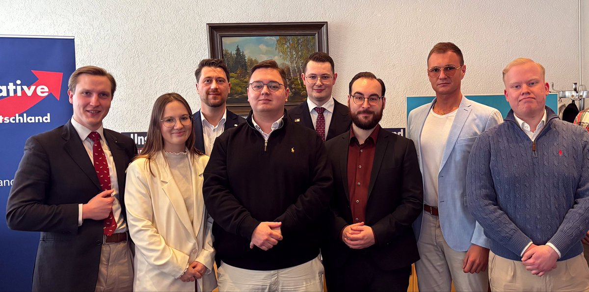 gd_bremen's tweet photo. 📸 Impressionen der Gründung der Generation Deutschland Bremen

Unter Grußworten des Landesvorsitzenden der AfD Bremen, @SergejMinichAfD, des stellvertretenden Bundessprechers der Generation Deutschland, Patrick Heinz, sowie der Landesvorsitzenden der Generation Deutschland Thüringen, Carolin Lichtenheld, gründete sich am Samstag, dem 31. Januar, der Landesverband Generation Deutschland Bremen.

Die Gründungsversammlung fand unter der Versammlungsleitung von @KevinDorow statt. Im Rahmen der Versammlung wurde natürlich der Landesvorstand gewählt: Zum Landesvorsitzenden wurde einstimmig @MarcelFetke gewählt, sein Stellvertreter ist @MarvinMergard. Ein Finanzbeauftragter, zwei Beisitzer sowie ein Schriftführer komplettieren den Vorstand.

Mit der Gründung des Landesverbandes schafft die Generation Deutschland Bremen eine organisatorische Grundlage für die politische Arbeit junger Mitglieder im Land Bremen und setzt damit einen weiteren Schritt im bundesweiten Aufbau der Organisation.