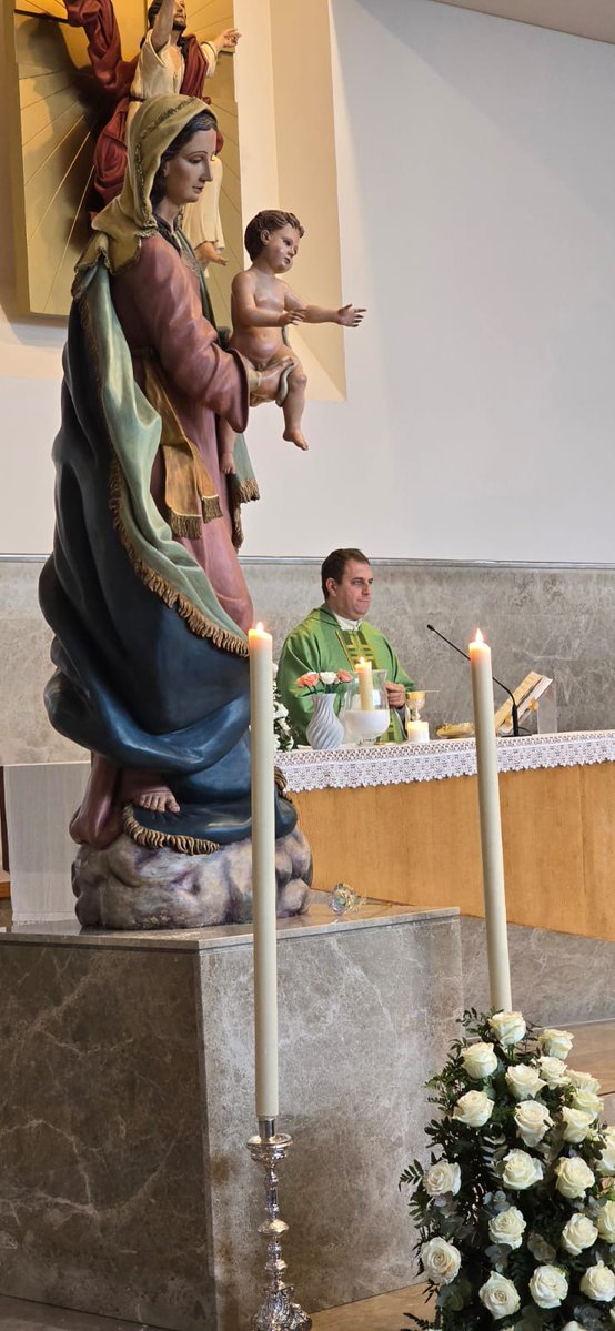 manuelmgv1's tweet image. Celebración de la #Eucaristía en el #díadelSeñor. Hemos ofrecido a la Virgen los niños bautizados en el último año y también nuestras flores.
