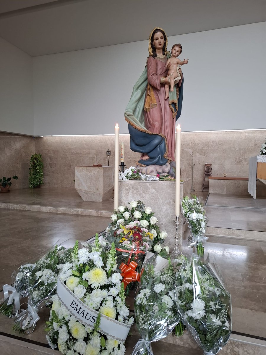 manuelmgv1's tweet image. Celebración de la #Eucaristía en el #díadelSeñor. Hemos ofrecido a la Virgen los niños bautizados en el último año y también nuestras flores.