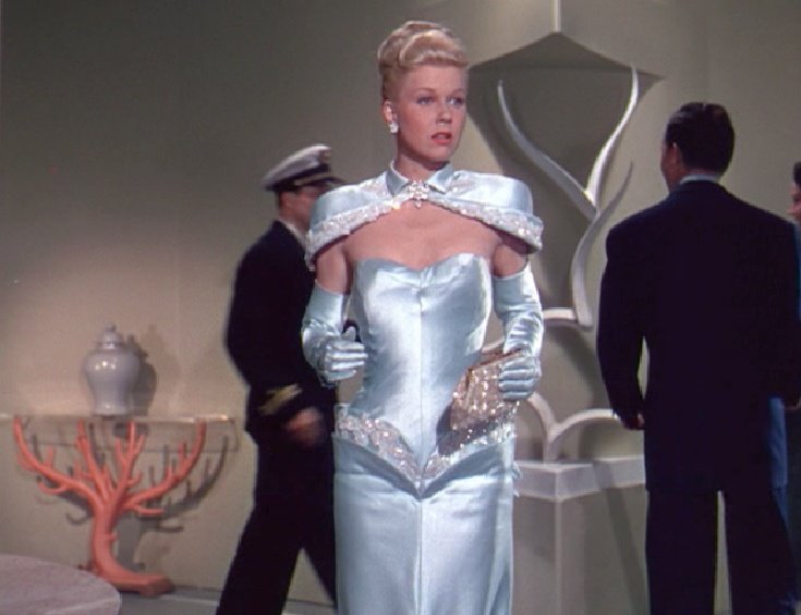 LaModeUnknown's tweet photo. Insanely stunning BLUE evening gown of Doris Day designed by ✨️Milo Anderson✨️ for the 1948 film 'Romance On The High Seas'.🪡 https://t.co/RSq7Kp8jk9