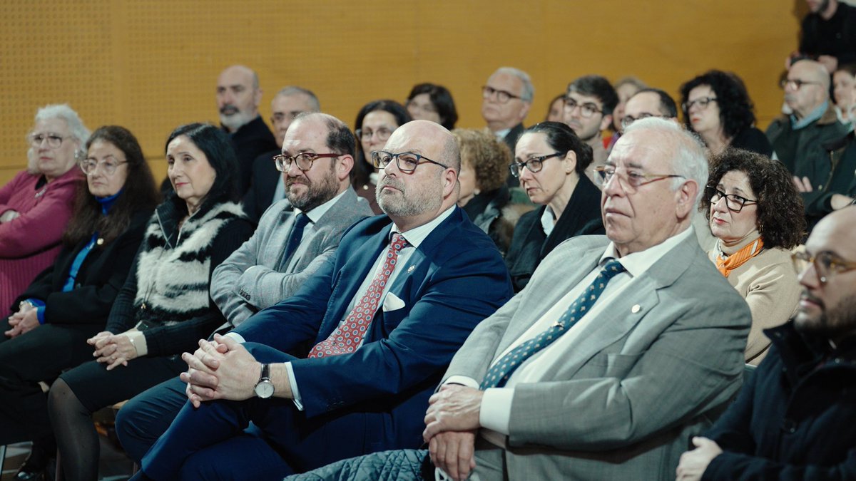 El pasado viernes tuvo lugar el panel de expertos, El arte del bordado sacro: puntadas de fe, excelencia y simbología. Les dejamos una crónica del acto: afligidos.com/index.php?opti…

Gracias a Arturo Rivera, <a href="/paquili1/">Paquili</a>, <a href="/CyrtaTextil/">CYRTA</a> e <a href="/ildefonsojimene/">TALLER DE BORDADOS EN ORO, ILDEFONSO JIMENEZ</a> por su participación y buen hacer.