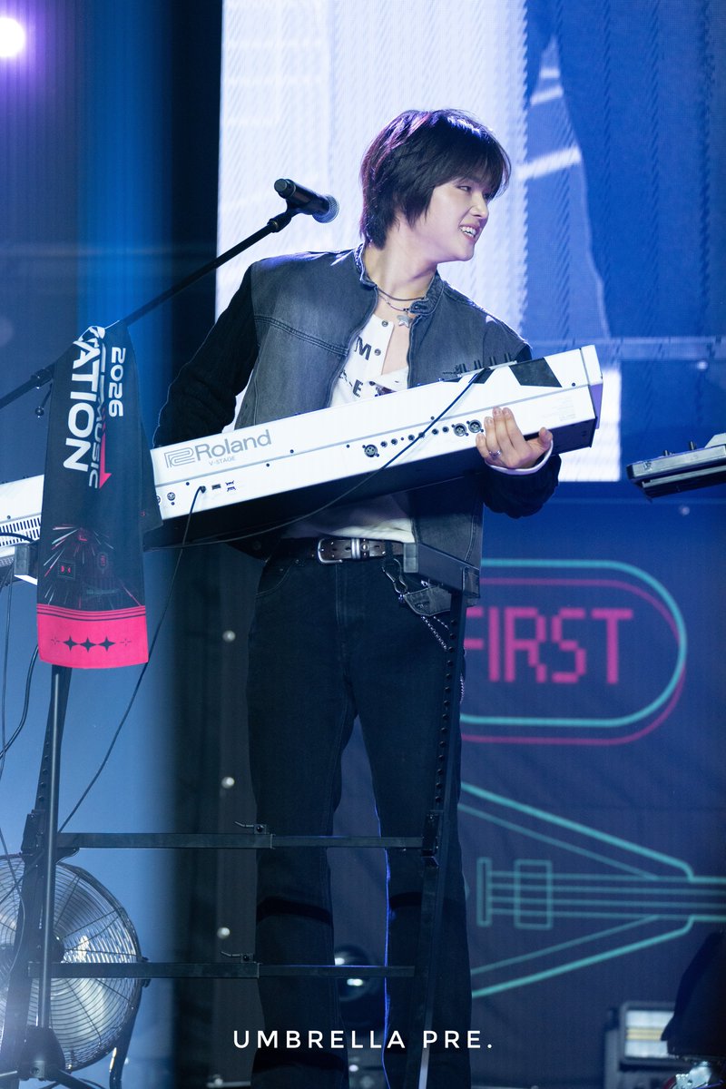 Umbrella tweet media