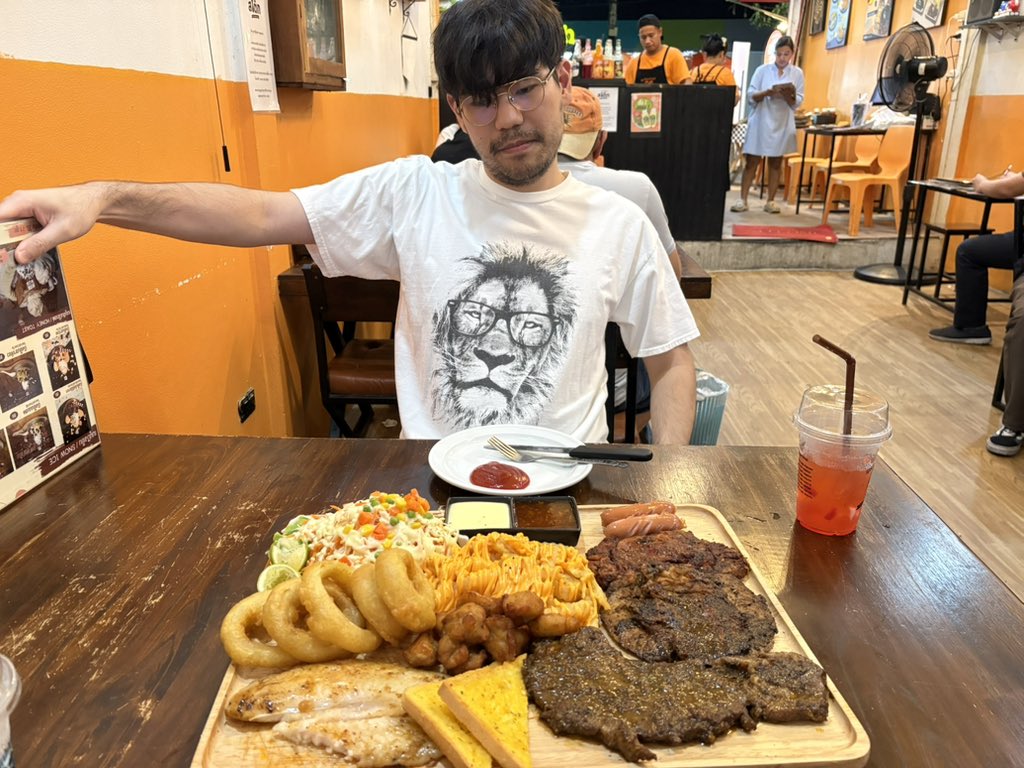 sea_ta_lay's tweet image. ชุดใหญ่ๆ