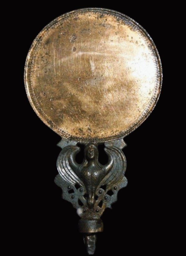 HeritageMatterz's tweet photo. Bronze hand mirror found in the tomb of King Seuthes III in Kazanlak, Bulgaria. 

Dating back to 3rd century BC. https://t.co/KKAiKKeigB