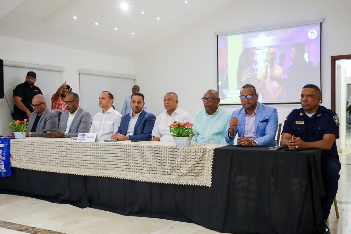 PtoPtaAlMinuto's tweet photo. Puerto Plata la cuna del baloncesto dará  apertura a su XXX Torneo de Baloncesto Superior https://t.co/Jx64qiZCLX vía https://t.co/qnwSMRqUd5 https://t.co/AYHMHzMlE4