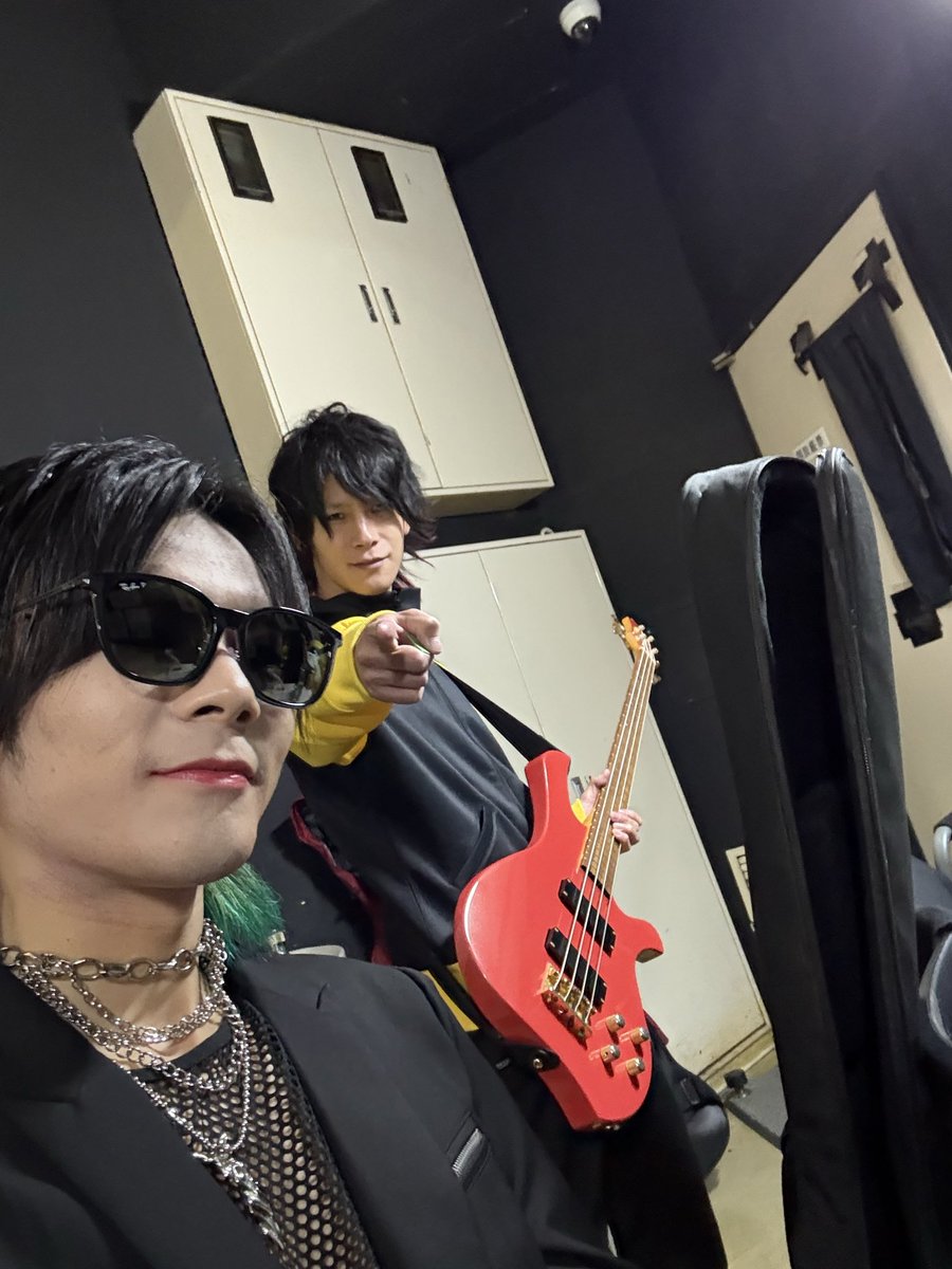 REI_RRE_II's tweet photo. AiBiS JAYさんやVi Beatさん一班さんと対バンできてめちゃくちゃ楽しかった🫶🫶🫶
すごく安心感があってめちゃくちゃ楽しいライブでした！！

しかも今回のドラムセット真矢さんが昔使用してた同じ色のYAMAHAのレコーディングカスタムだったから最高だった🥰🥰🥰 https://t.co/xYv8YA6V4K