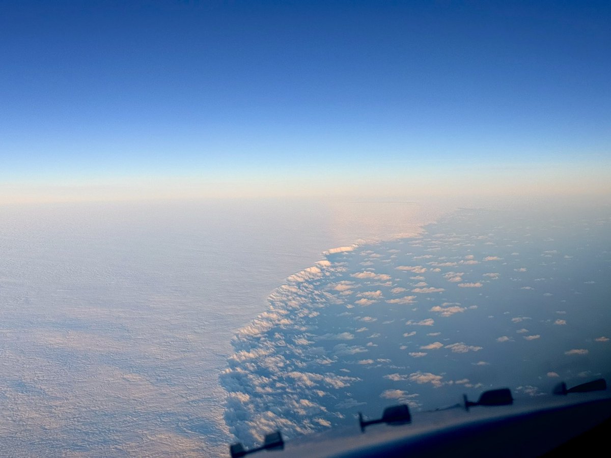 CapRiveraMax's tweet image. Así se ve un frente frío desde el avión, avanzando sobre el golfo (México). #FrenteFrío