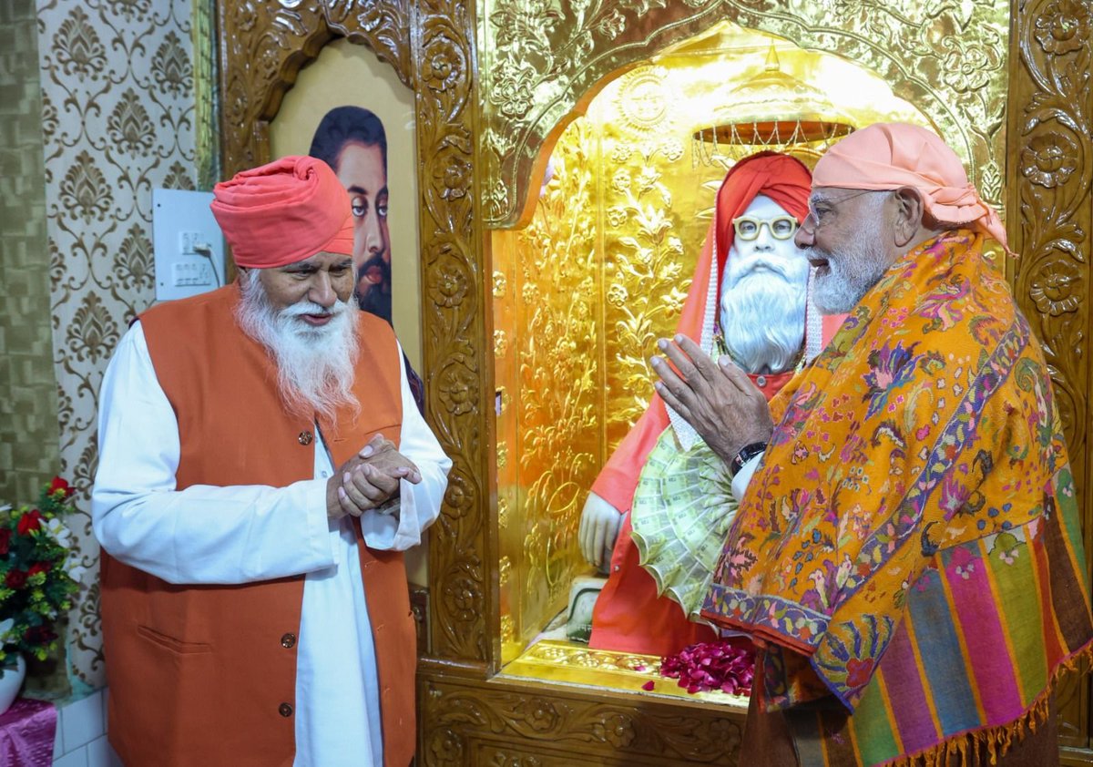 narendramodi's tweet photo. ਸ੍ਰੀ ਗੁਰੂ ਰਵਿਦਾਸ ਮਹਾਰਾਜ ਜੀ ਦੀ ਜਯੰਤੀ 'ਤੇ ਡੇਰਾ ਸੱਚਖੰਡ ਬੱਲਾਂ ਵਿਖੇ ਆਉਣਾ ਬਹੁਤ ਹੀ ਖ਼ਾਸ ਅਹਿਸਾਸ ਸੀ। https://t.co/O2DdxbtkuJ