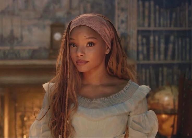 hallesarchive's tweet image. Happy black history month! Remember Halle Bailey became Ariel and gave us an amazing performance. Even when people were cruel to her for simply being a Black girl in a fairytale. She carried it with grace and still shined. 🧜‍♀️